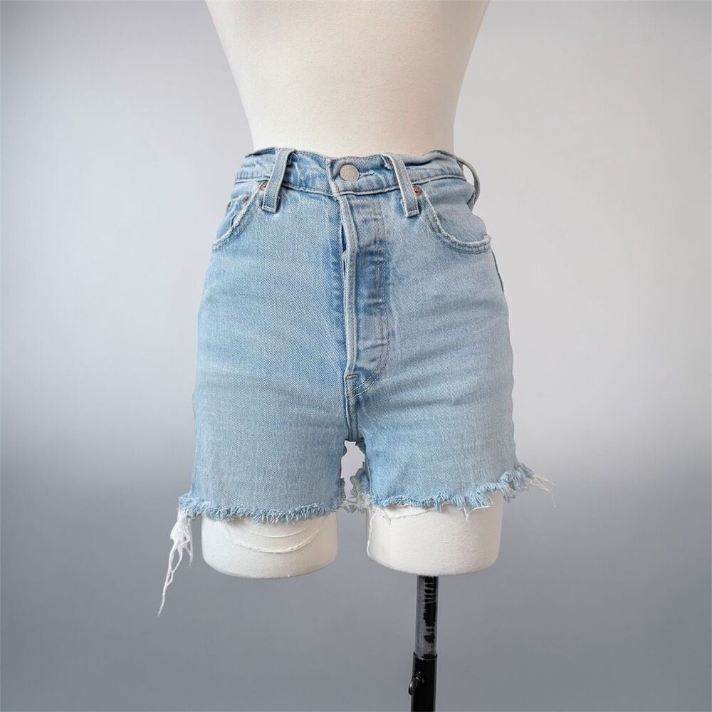 Levi’s Ribcage Cut Off Shorts Denim Jeans Light Wash 25”
